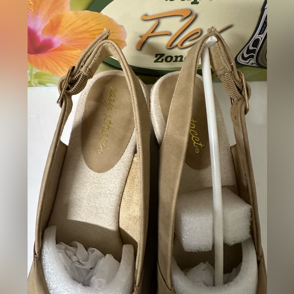 Easy Street Womens Maureen Wedge Sandals  Size 8 - Picture 5 of 7